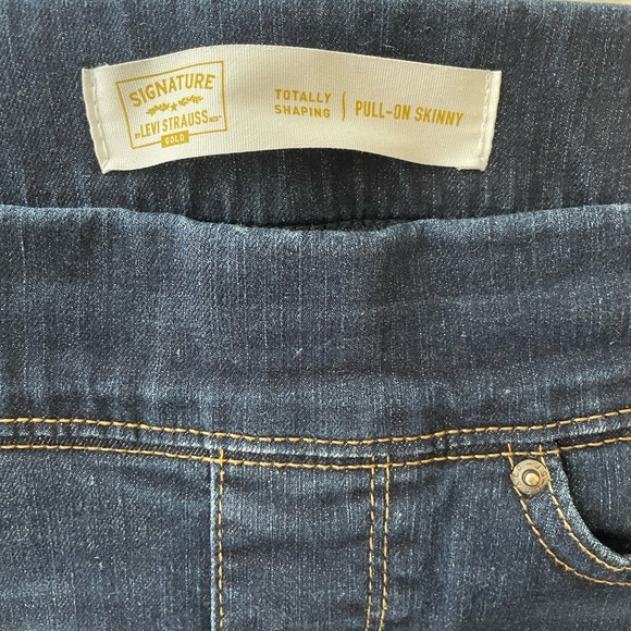 EUC Levi’s pull-on jeans - Picture 2 of 5